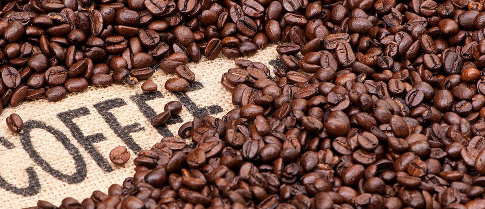 Giá cà phê hôm nay 25/10: Giảm trên hai sàn thế giới