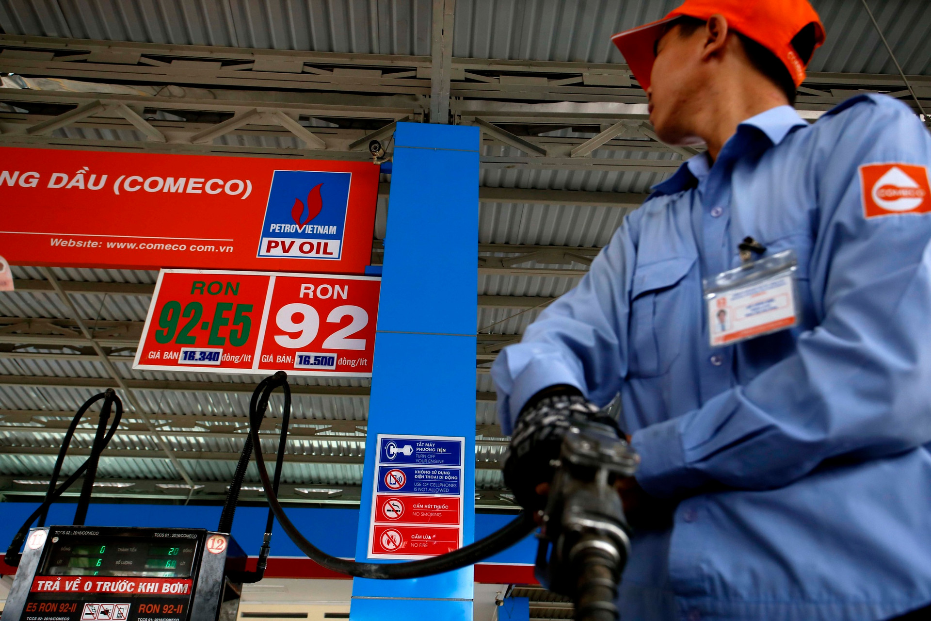 Giá xăng, dầu tiếp tục giảm sâu 1.000 đồng/lít 