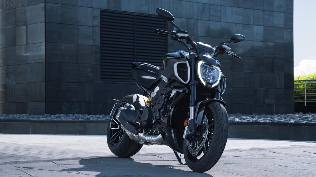 Ducati Diavel V4 2023 lộ diện với hình ảnh 'cực chiến'