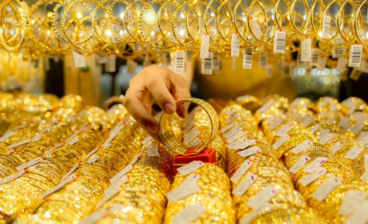 Giá vàng hôm nay 11/11: Đồng USD suy giảm đẩy giá vàng tăng vọt