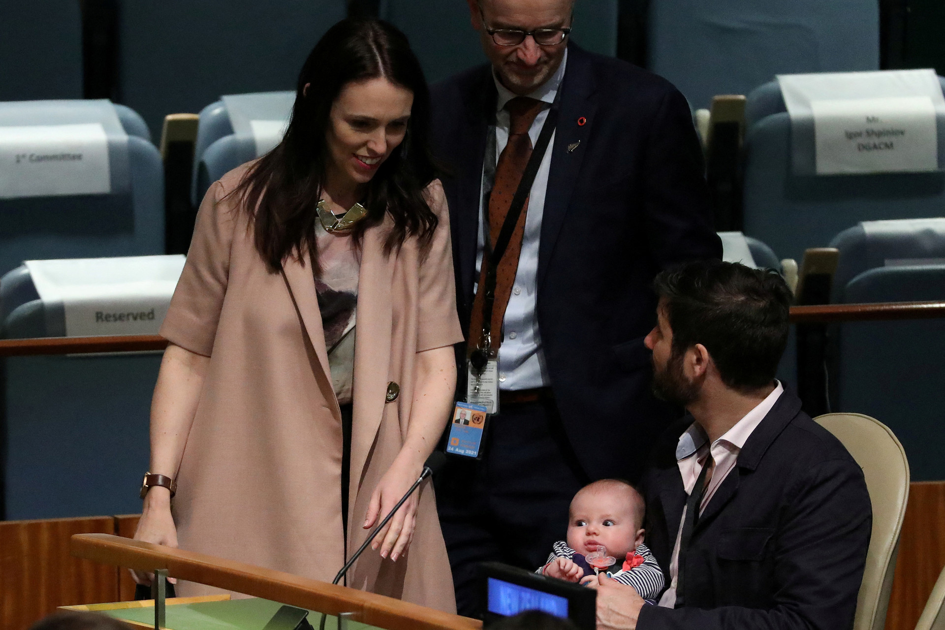 Cuộc sống vừa chăm con, vừa phụng sự đất nước của Thủ tướng trẻ tuổi nhất New Zealand